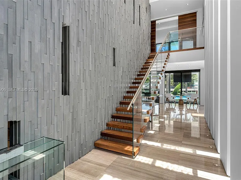 528 Lakeview Ct — Photo 22