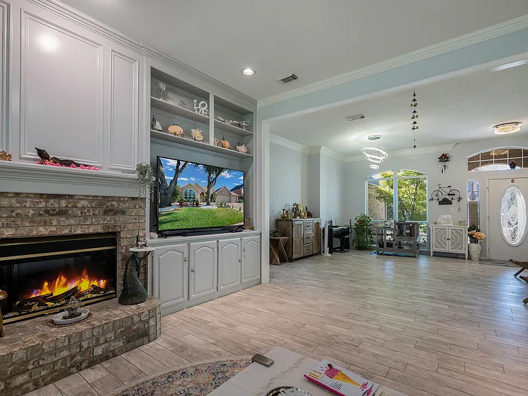 3405 Lauren Way — Photo 3