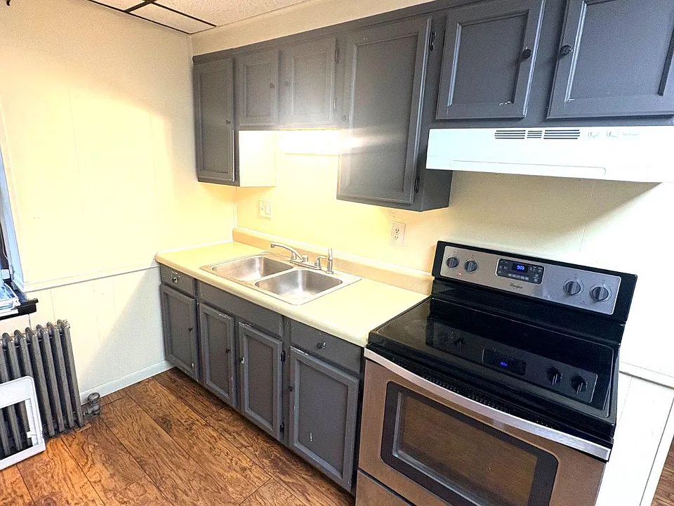 411 E Mifflin St #2