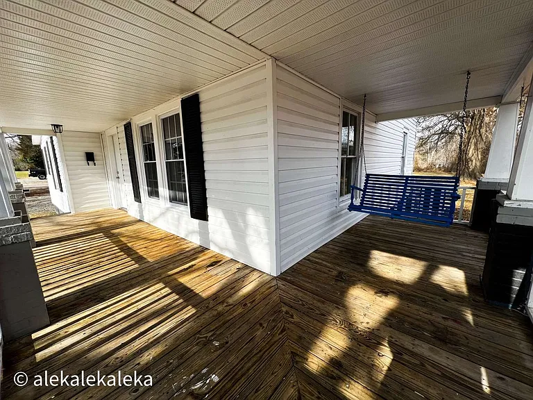 1113 W Webb Ave — Photo 3