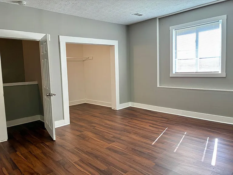 2729 W Market St — Photo 9