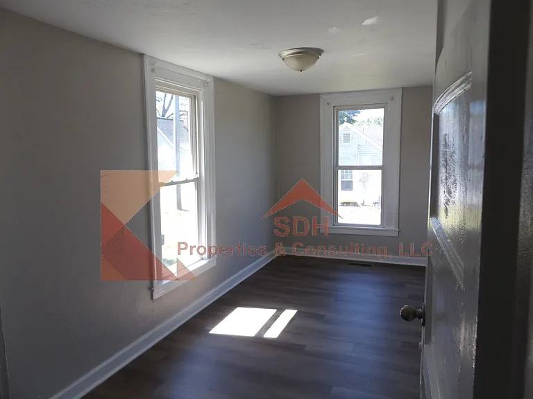 116 Aikman Ave — Photo 9