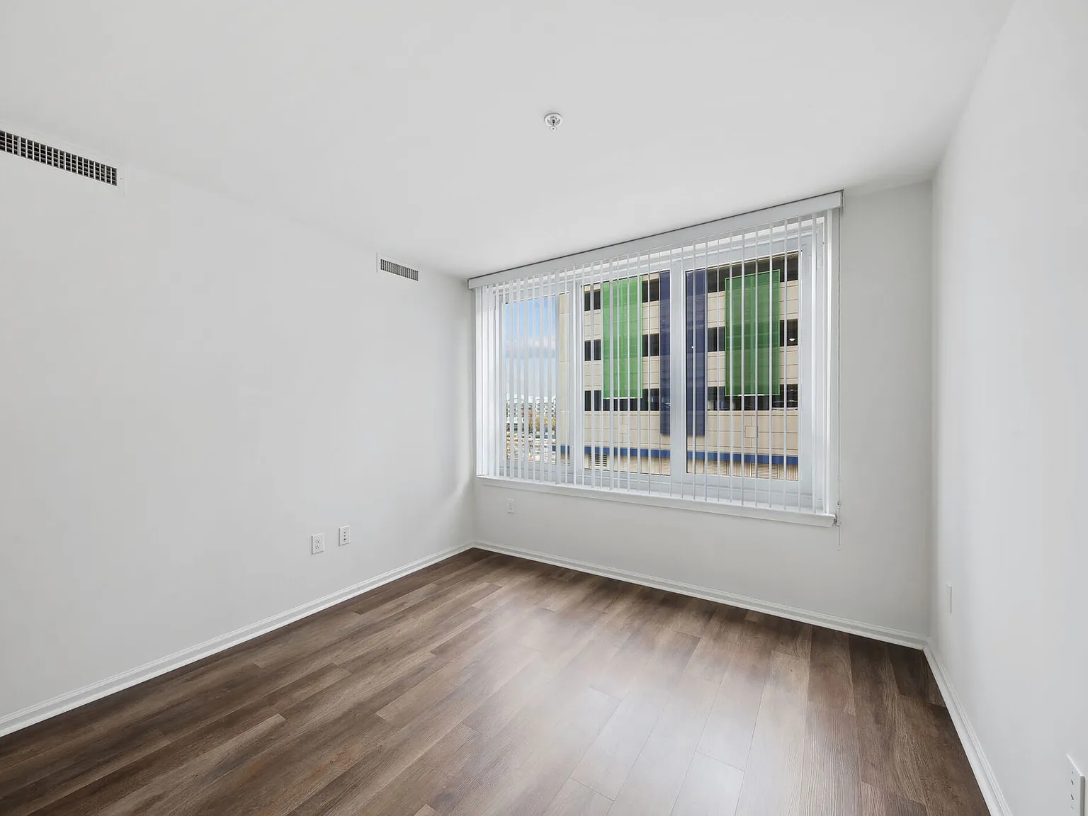 2 bed, 1252 sqft, $5,580 — Photo 4