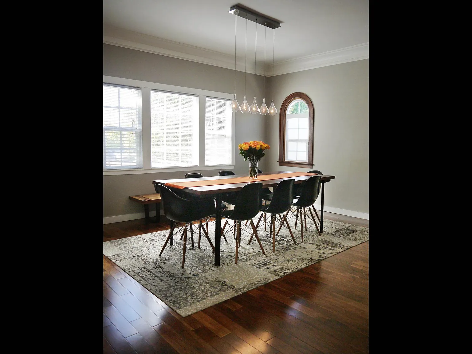 1124 S Redondo Blvd — Photo 3