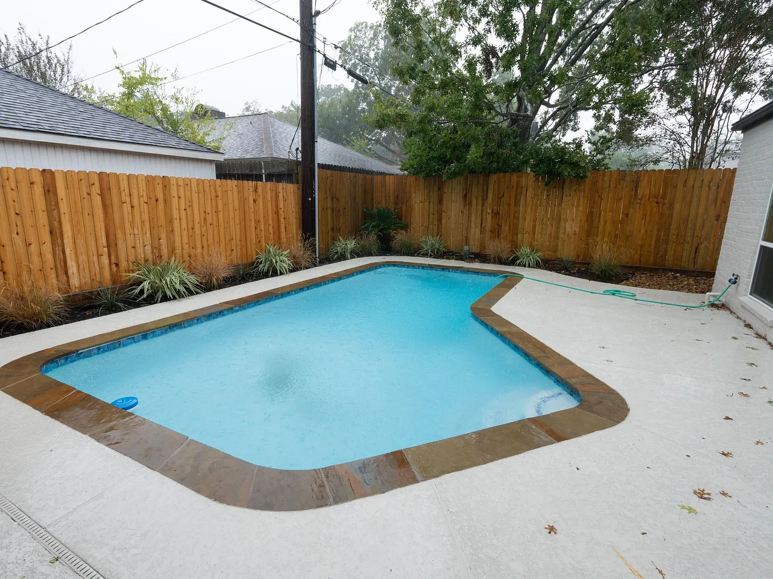 3 bed, 2.0 bath, 2056 sqft, $5,650 — Photo 2