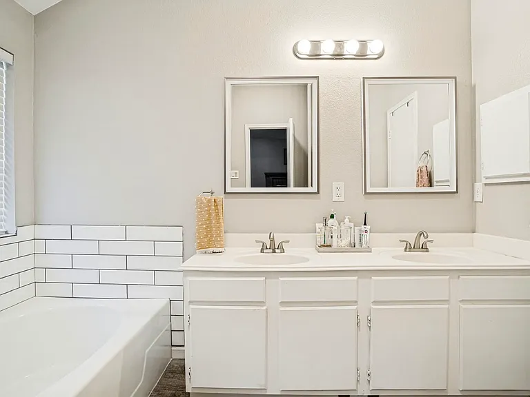 1407 Belaire Dr — Photo 9