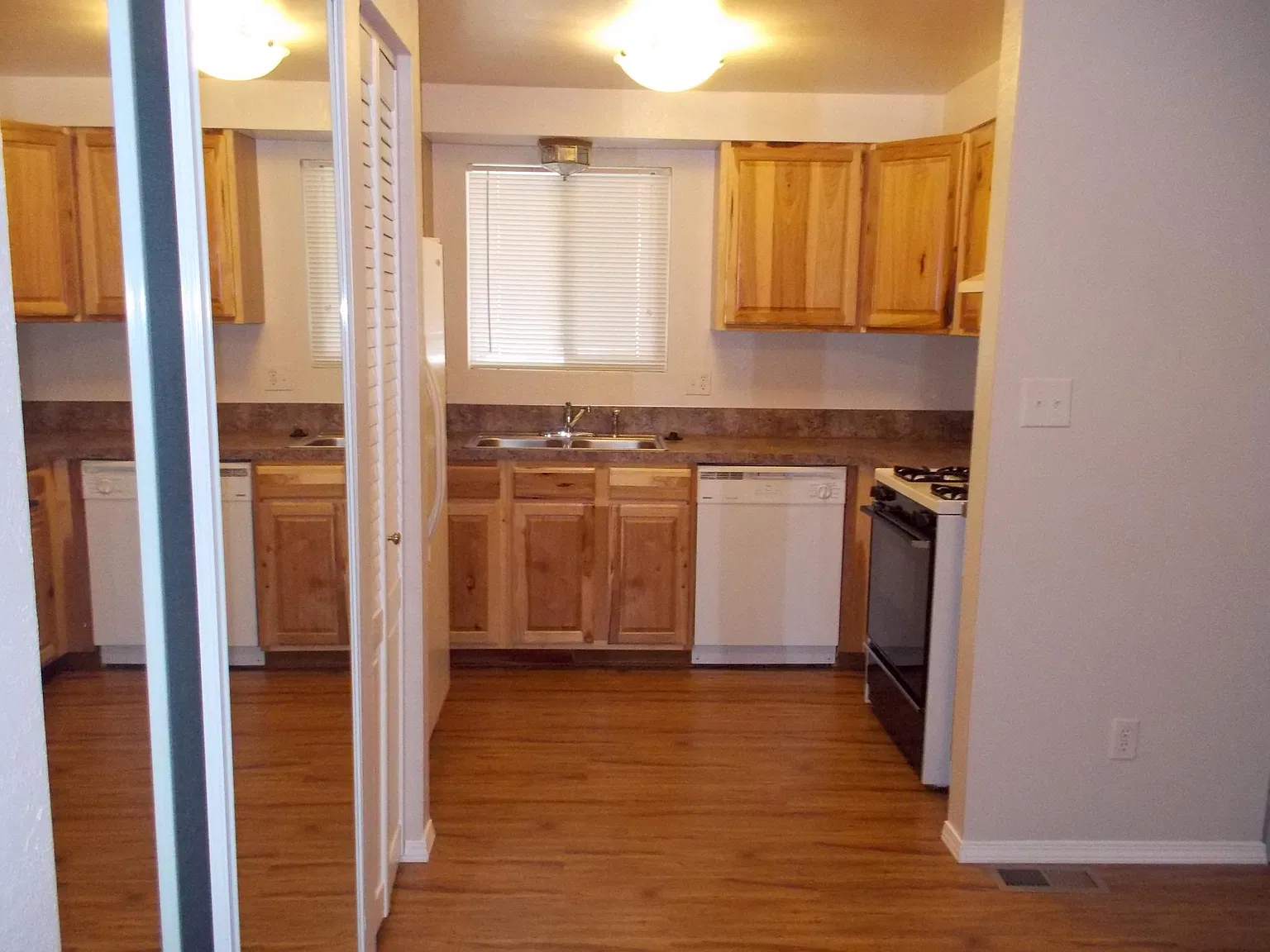 2 bed, 850 sqft, $1,500 — Photo 4