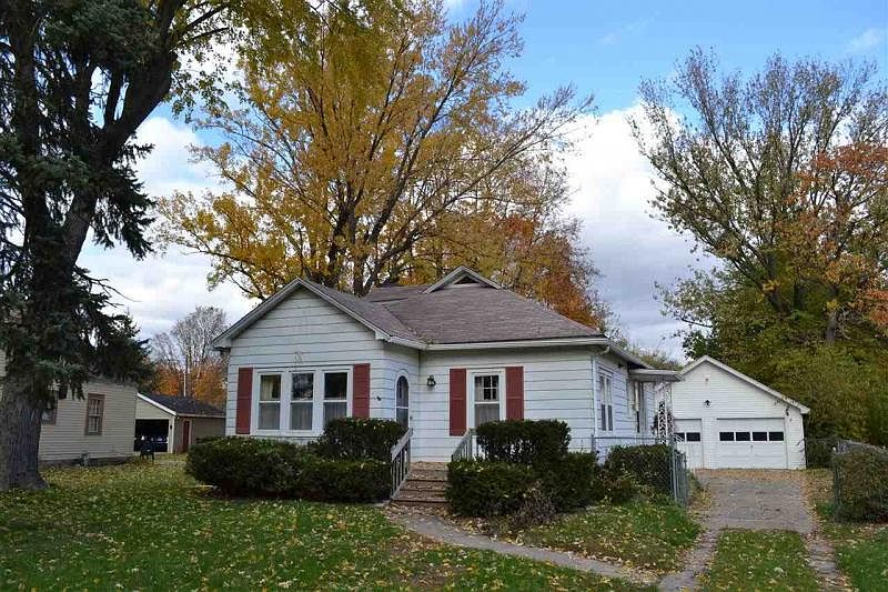 1st image of 19529 Paxson Dr N