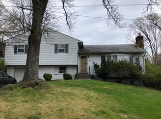 34 Kenneth Rd, Hartsdale, NY 10530