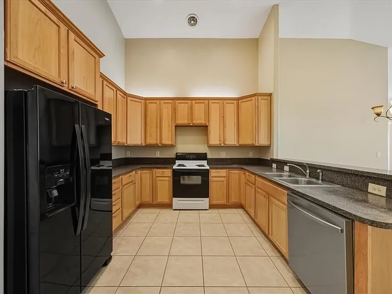 20647 Majestic St #20647 — Photo 13
