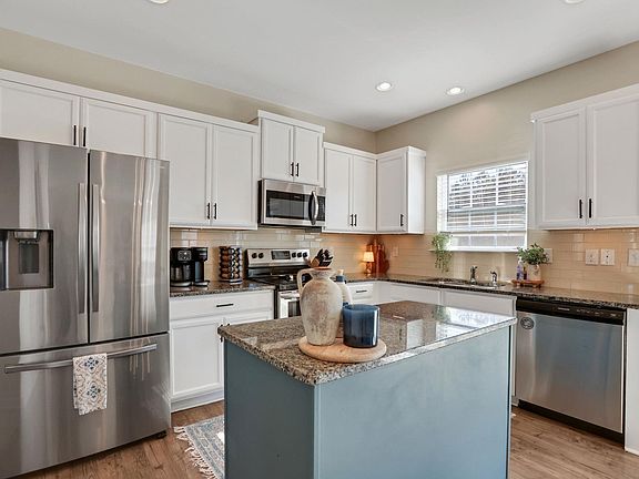 5th image of 208 Addlestone Cir