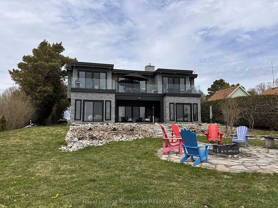 621 Barcovan Beach Rd