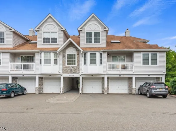 129 Autumn Ct, Roxbury Twp., NJ 07852
