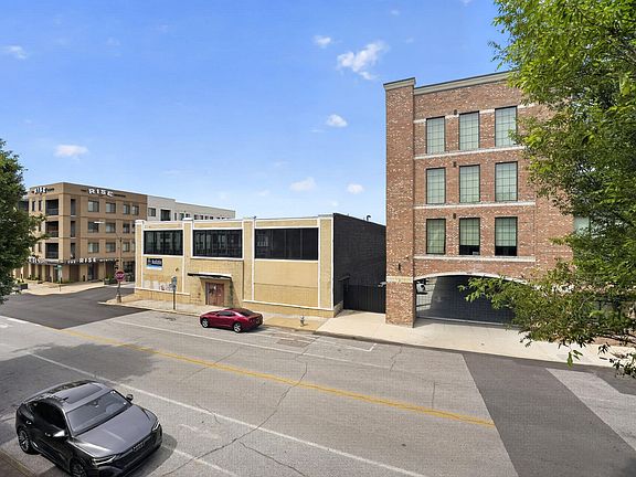 5th image of 437 Monroe Ave #111
