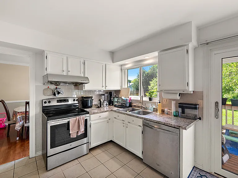 44831 Huntington Dr — Photo 19