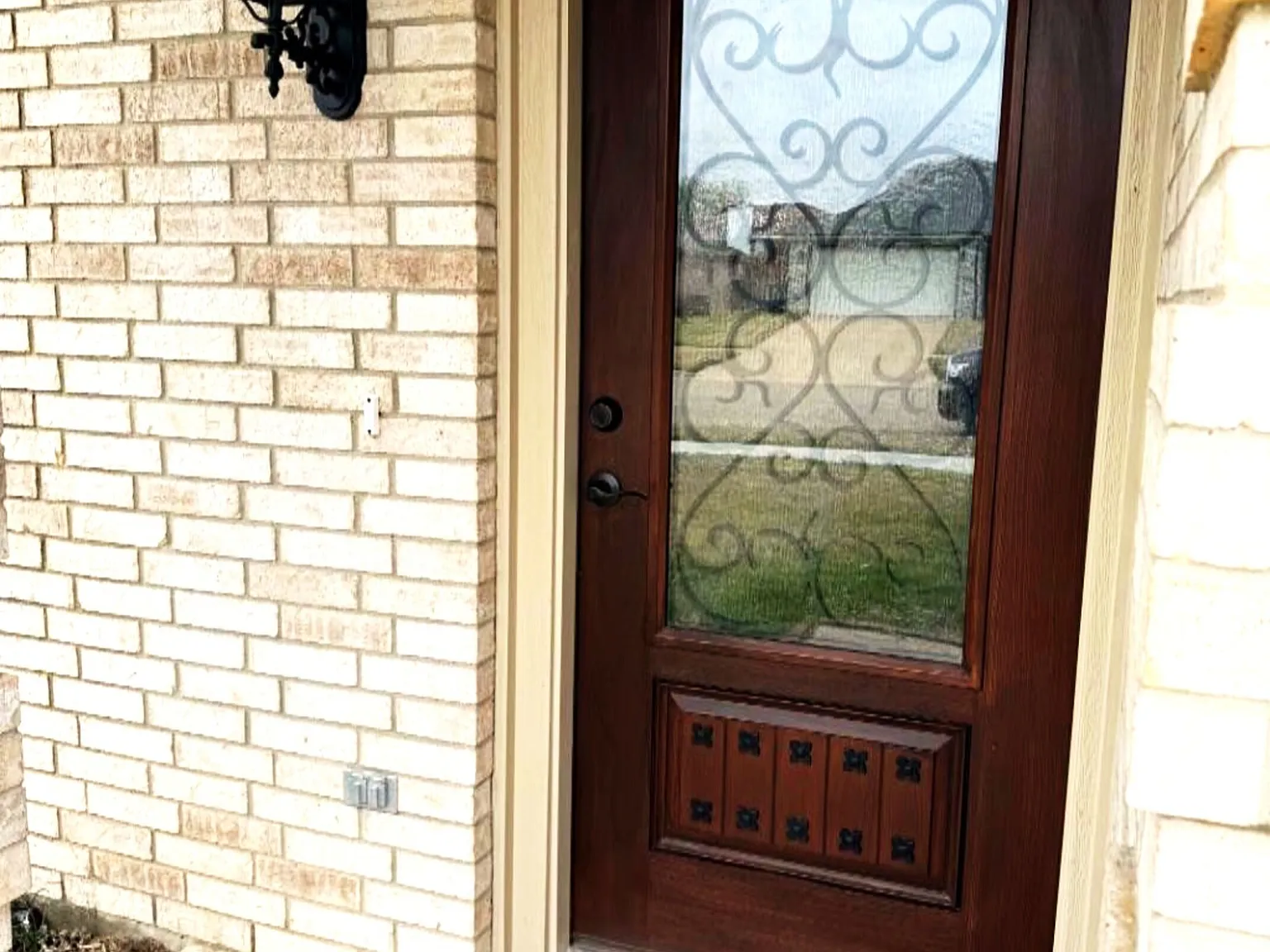 4 bed, 3.0 bath, 2555 sqft, $1,955 — Photo 3