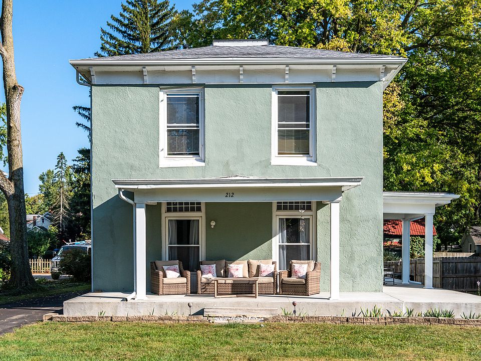 1st image of 212 College St