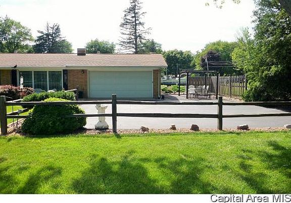 3rd image of 448 Oakwood Dr