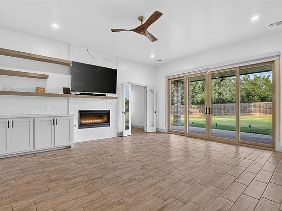 3rd image of 2580 Hayfield Way