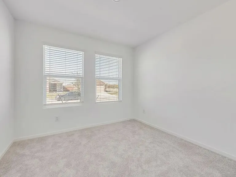 2032 Derby Ln — Photo 22