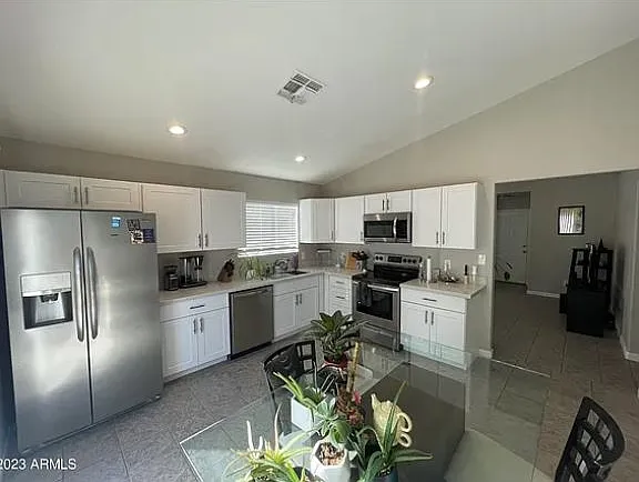 2154 E Crest Ln — Photo 2