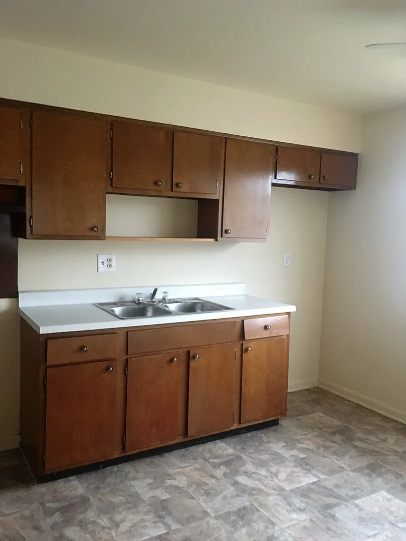 107 E. Adair St. — Photo 3