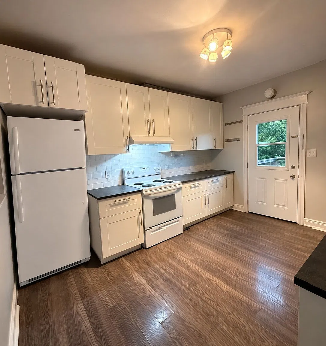3 bed, $2,250 — Photo 2