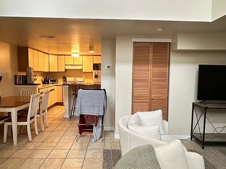 2061 Fitzwater St #1R — Photo 17