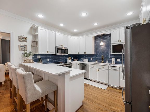 4th image of 1204 Doulton Cir