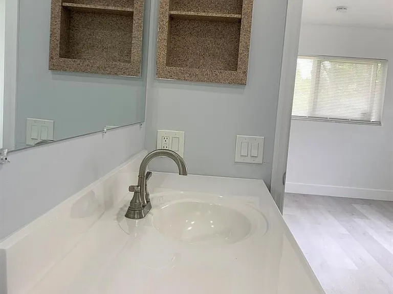4005 NW 76th Ave — Photo 31