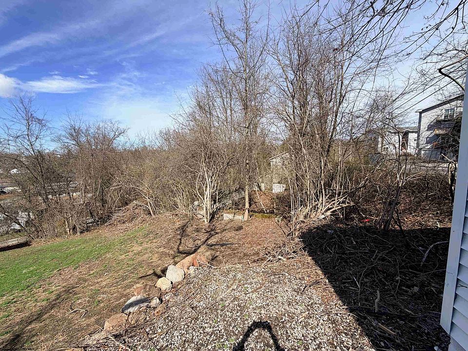 2nd image of 862 Stewart St