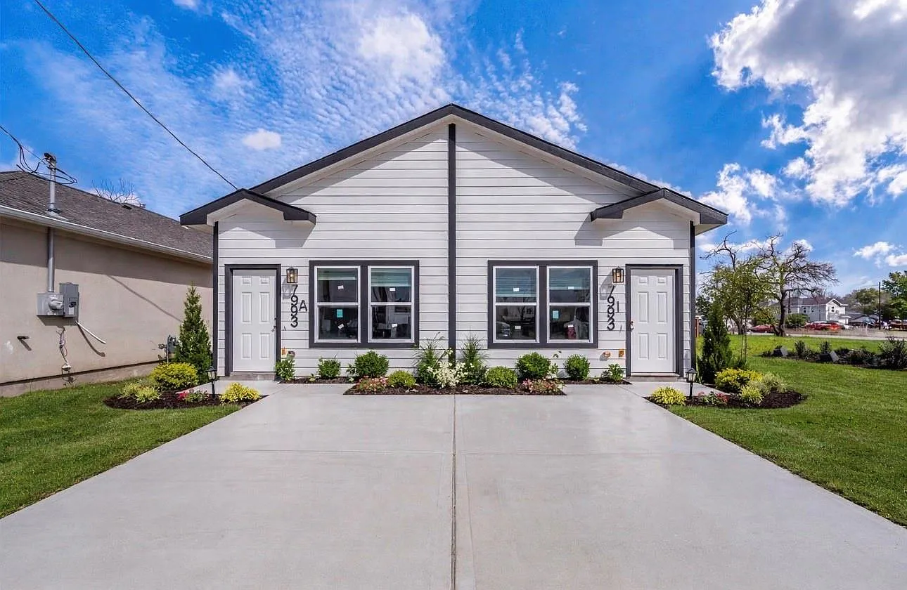 3 bed, 2.0 bath, 2044 sqft, $1,600 — Photo 3