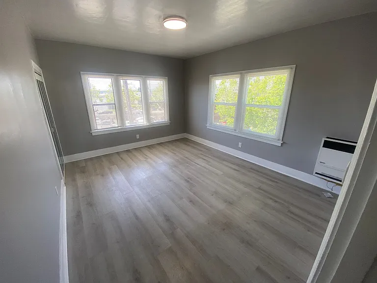 5918 Genoa St — Photo 7