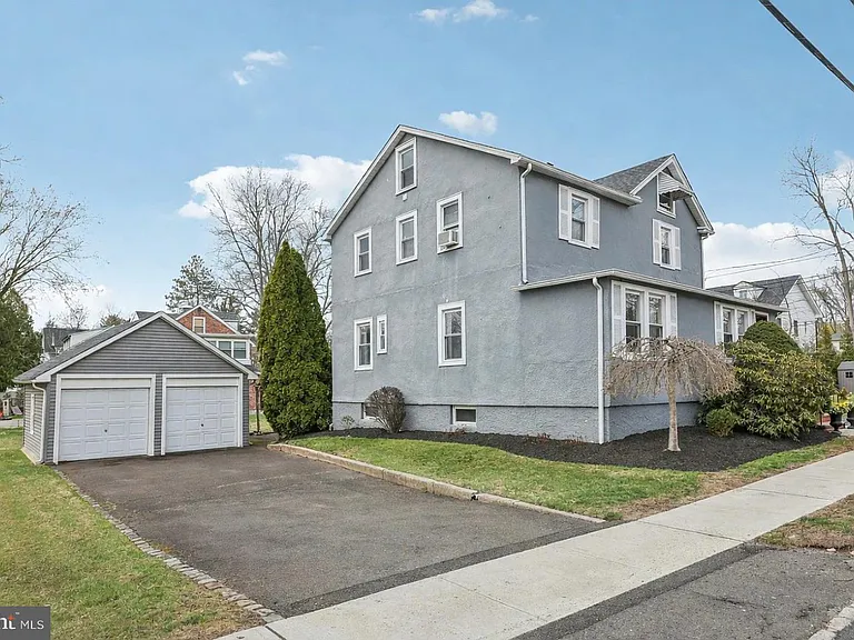131 Livingston Ave — Photo 16