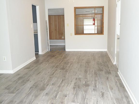 3rd image of 1830 Paine Ave