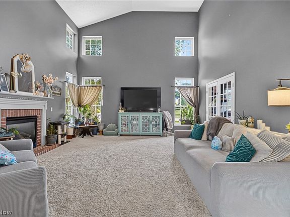 4th image of 5900 Churchill Way