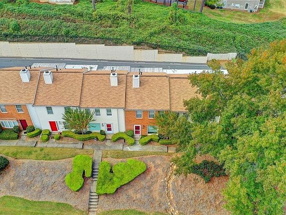 2nd image of 204 Mill Creek Pl