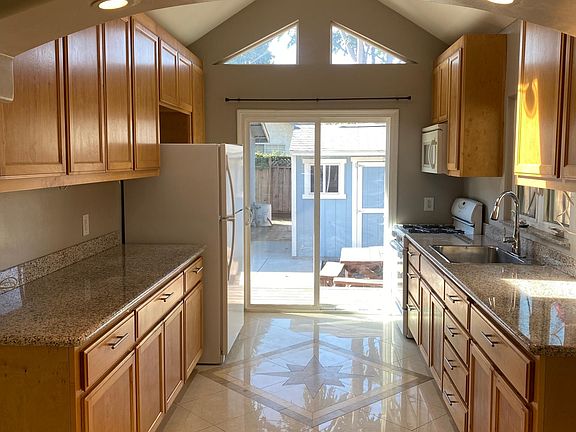 2nd image of 377 Vaughn Ave