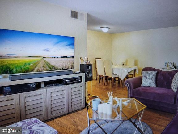 4th image of 3827 Hamilton St #D-203