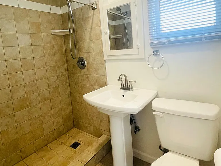847 Poli St — Photo 13