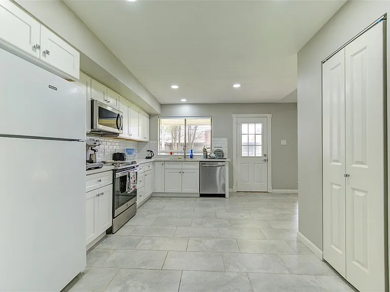 3046 Wagon Trail Dr — Photo 21