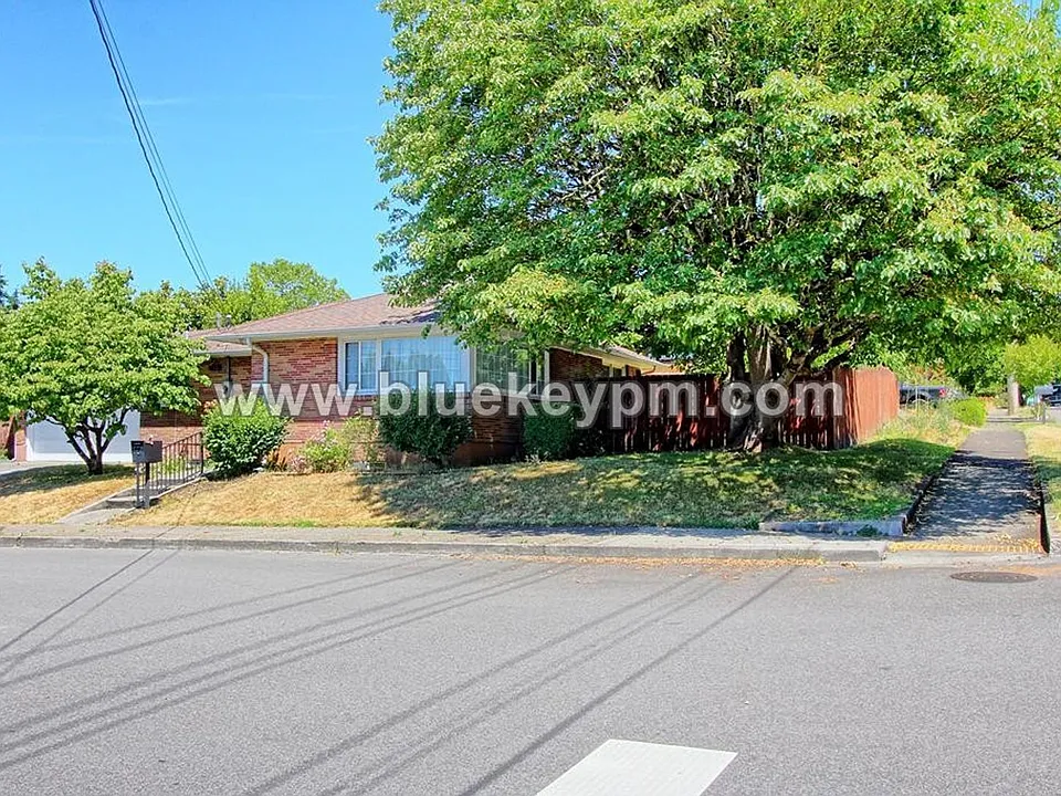 1102 NW 41st St