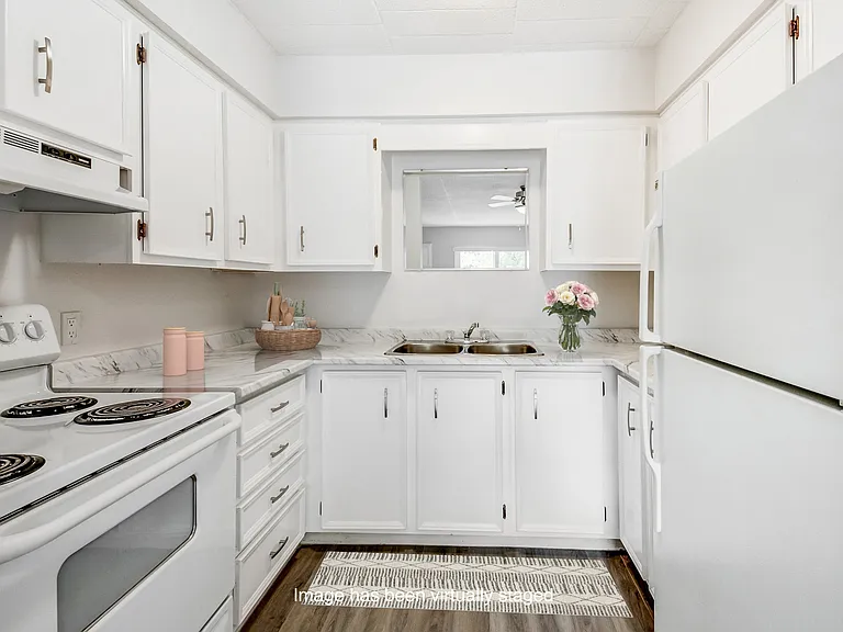 82 Delaware Ave — Photo 17