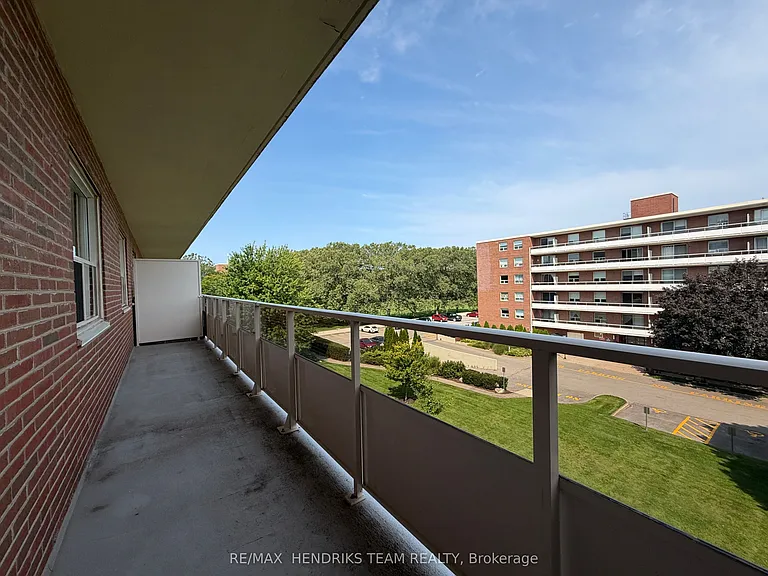 39 Leaside Dr #409 — Photo 10