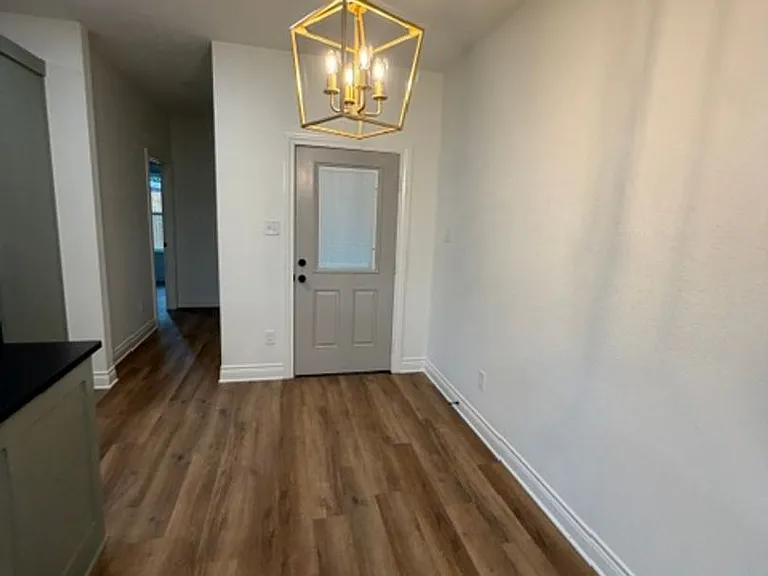 303 Live Oak St — Photo 23