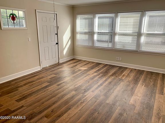 3rd image of 1515 W Congress St