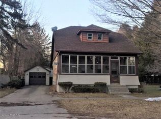 512 E Hanson St, Whitehall, MI 49461