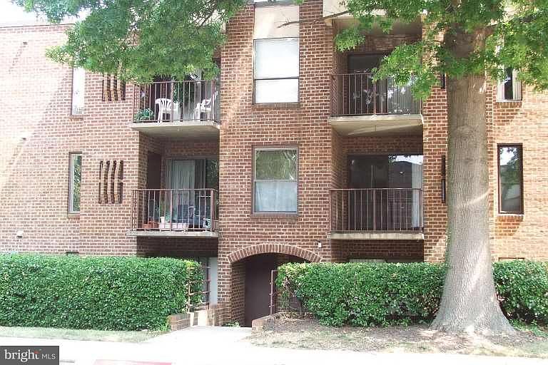 1st image of 12 Silverwood Cir APT 1