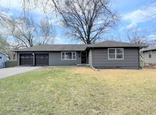 1403 NE 66th St, Gladstone, MO 64118