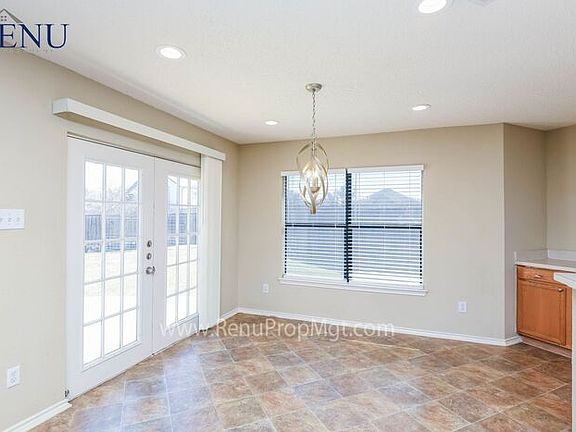 5th image of 5233 Blue Cir
